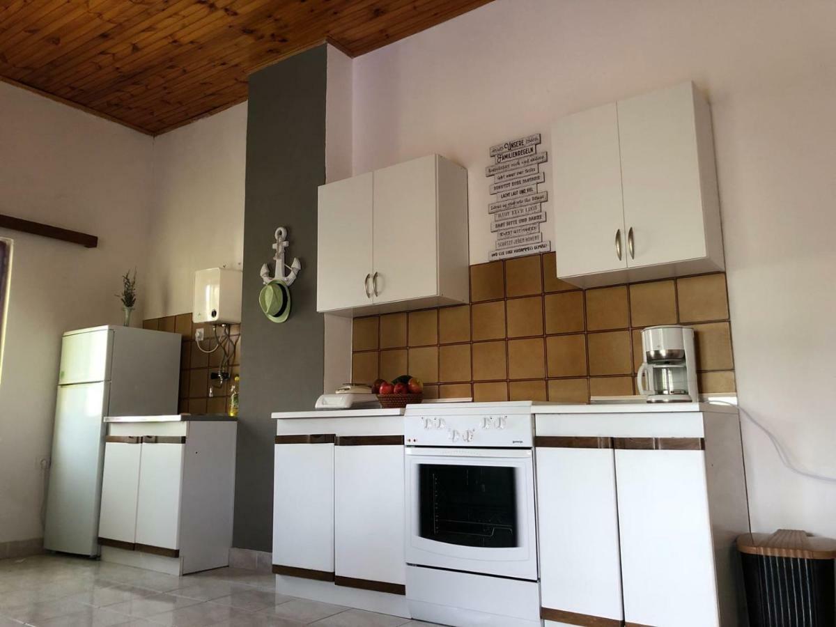 Ferienwohnung .....und der Hund darf mit Privlaka  Exterior foto